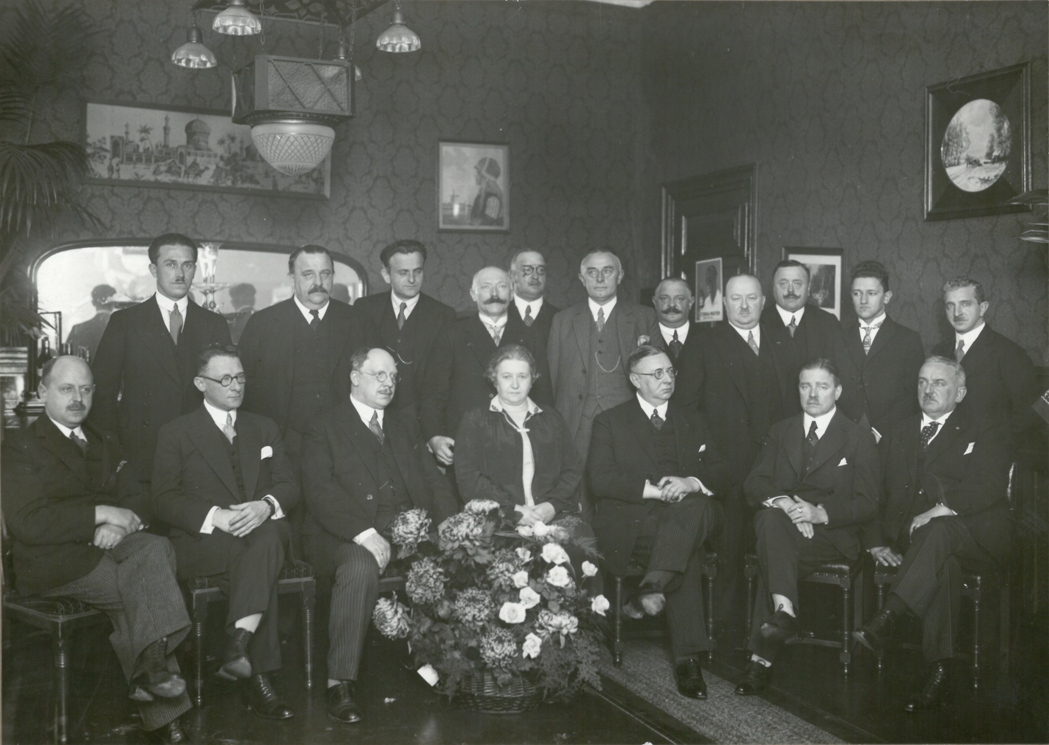 Vintage picture of one of the first classes at Hotelschool The Hague